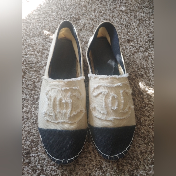 Chanel Espadrille Linen Canvas Shoes with Black Toe Cap, Size 37 - Picture 4 of 8